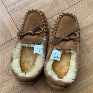 LL BEAN Kids Sheepskin Shearling Lined Wicked Good Moc Slippers Shoes Sz 13 kids